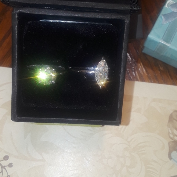 Real diamond total of 4.20 carats for both ring. - Picture 4 of 4